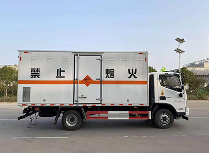 阜龙乡爆破器材运输车